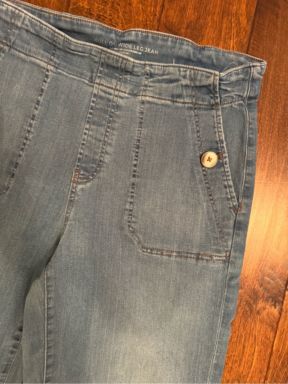 Chico's Light Blue Wide-Leg Denim Jeans Pull On 10R Patch Pockets - Picture 3 of 10